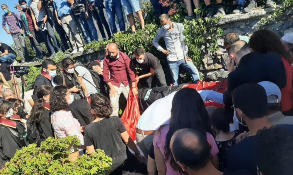 Ebru Timtik sloganlar eşliğinde son yolculuğuna uğurlandı!