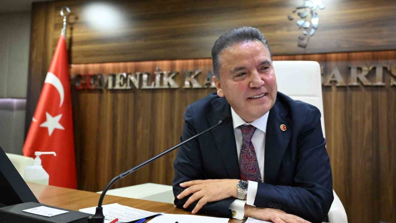 Anjiyo Geçiren Muhittin Böcek’ten Sağlık Durumuna İlişkin Güncelleme