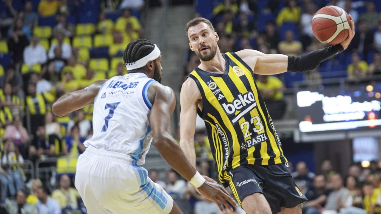 Fenerbahçe, serideki ilk maçı kazanarak 1-0 üstünlüğü yakaladı
