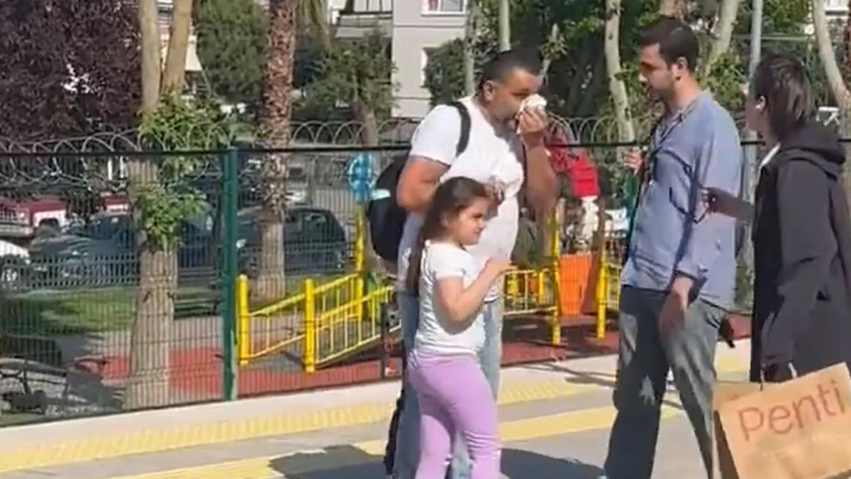 Marmaray'da tartışma büyüdü: Bir kişi burnu kırılarak yaralandı