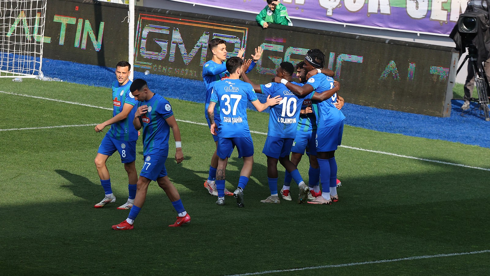 Rizespor sezonu farklı galibiyetle kapattı, Hatayspor küme düştü