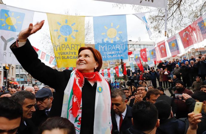 Meral Akşener'in Cumhurbaşkanlığı yanıtı: Çok isterim, iyi şeyler yapacağımıza inanıyorum!