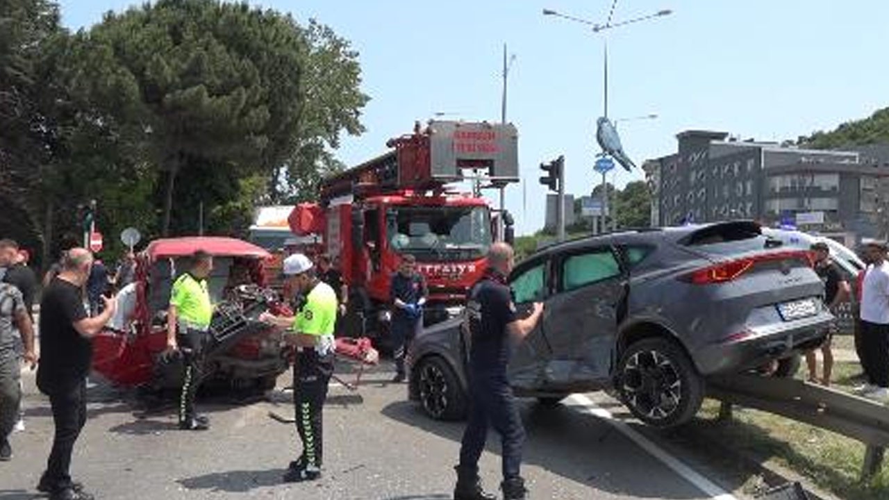 Samsun Atakum'da minibüs ve otomobil çarpıştı: 6 yaralı, 2’sinin durumu ağır