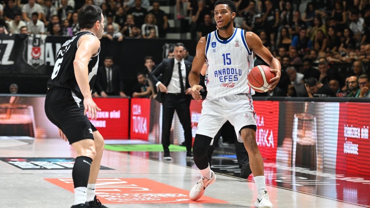 Anadolu Efes Seride Üstünlüğü Ele Geçirdi