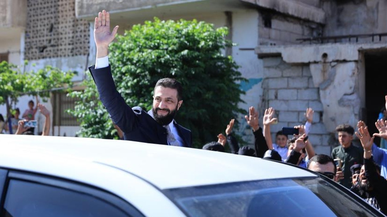 Esad rejimi sonrası Dera’da bayram sevinci ve eş-Şara’nın ilk adımı