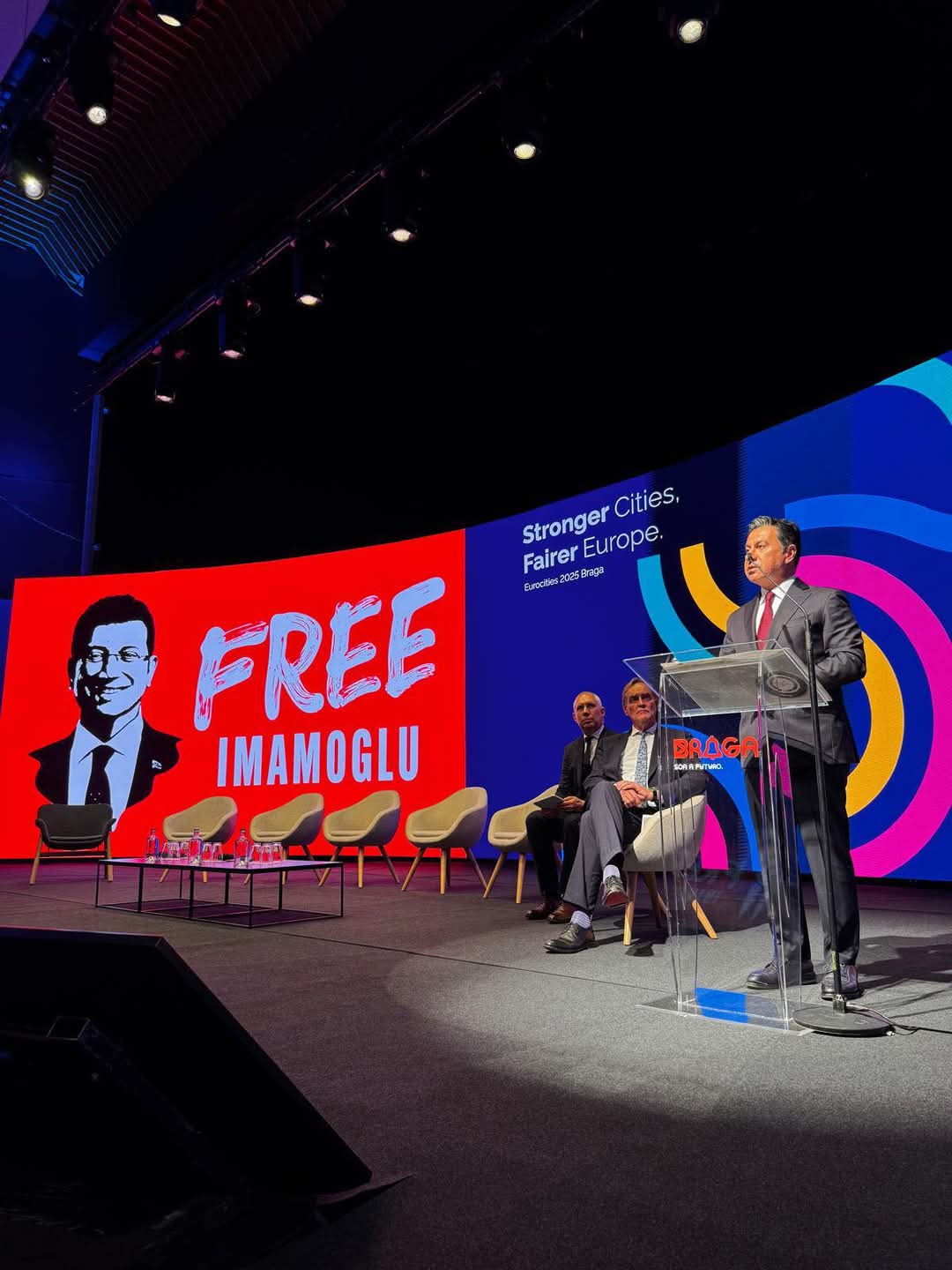 Avrupa’dan Ekrem İmamoğlu’na Demokrasi Ödülü: “Free Imamoğlu” Sloganı Damga Vurdu