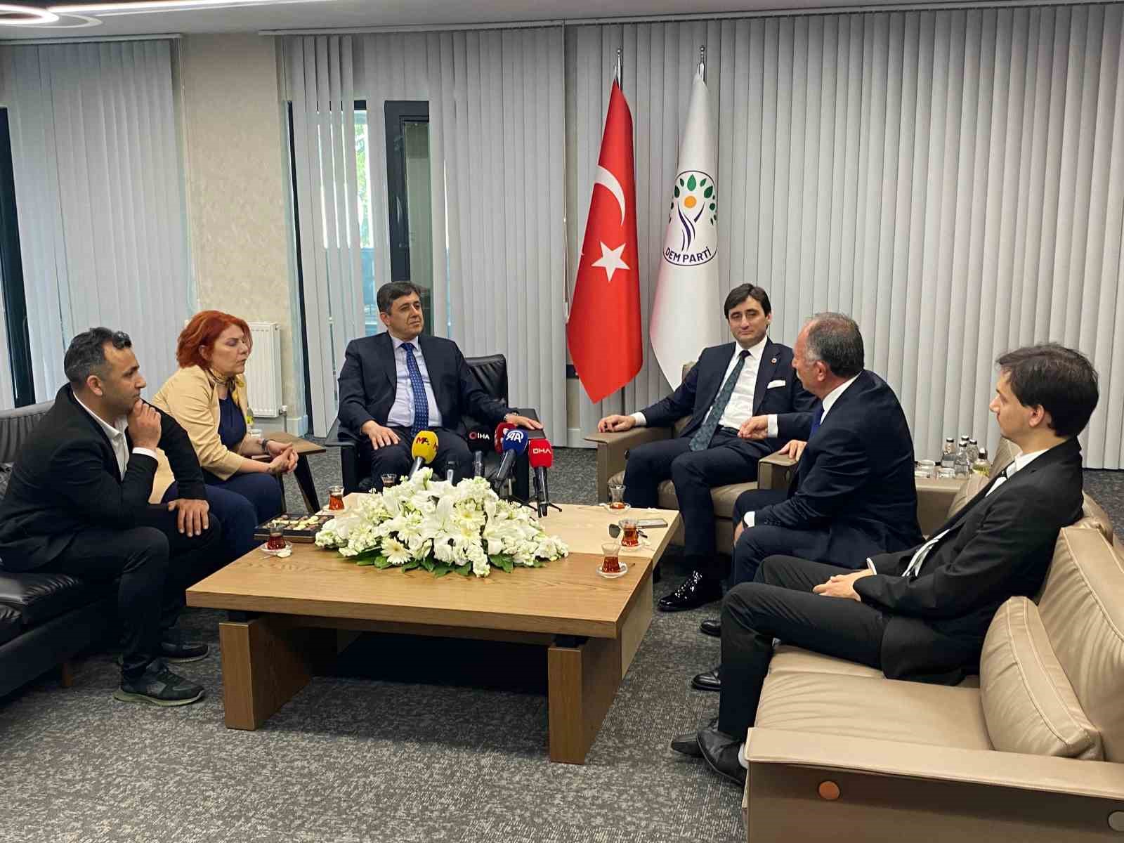 DEM Parti, diğer siyasi partiler ile bayramlaştı