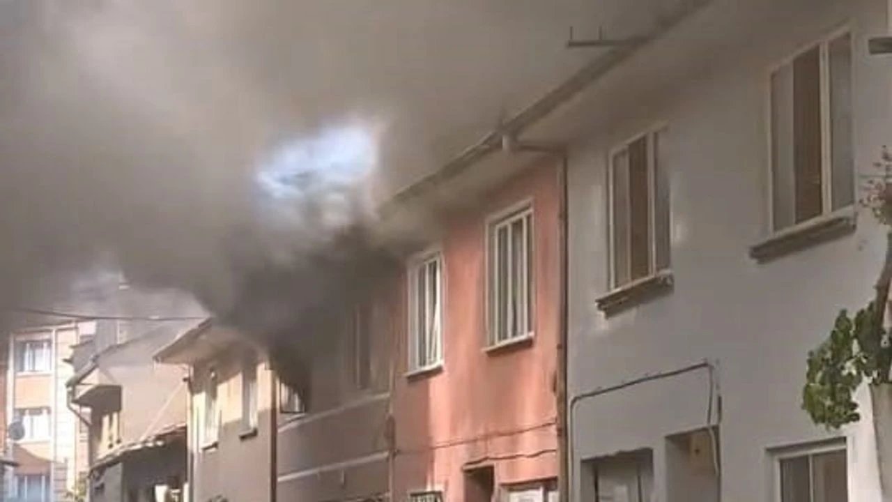 Bursa’da bir daire alevler içinde kaldı