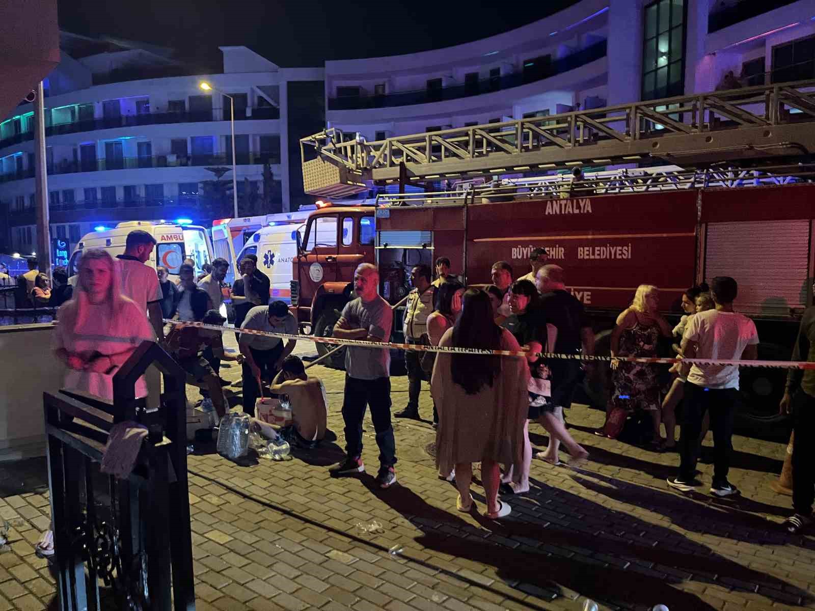 Alanya'daki 5 yıldızlı otelde yangın çıktı: 622 turist tahliye edildi