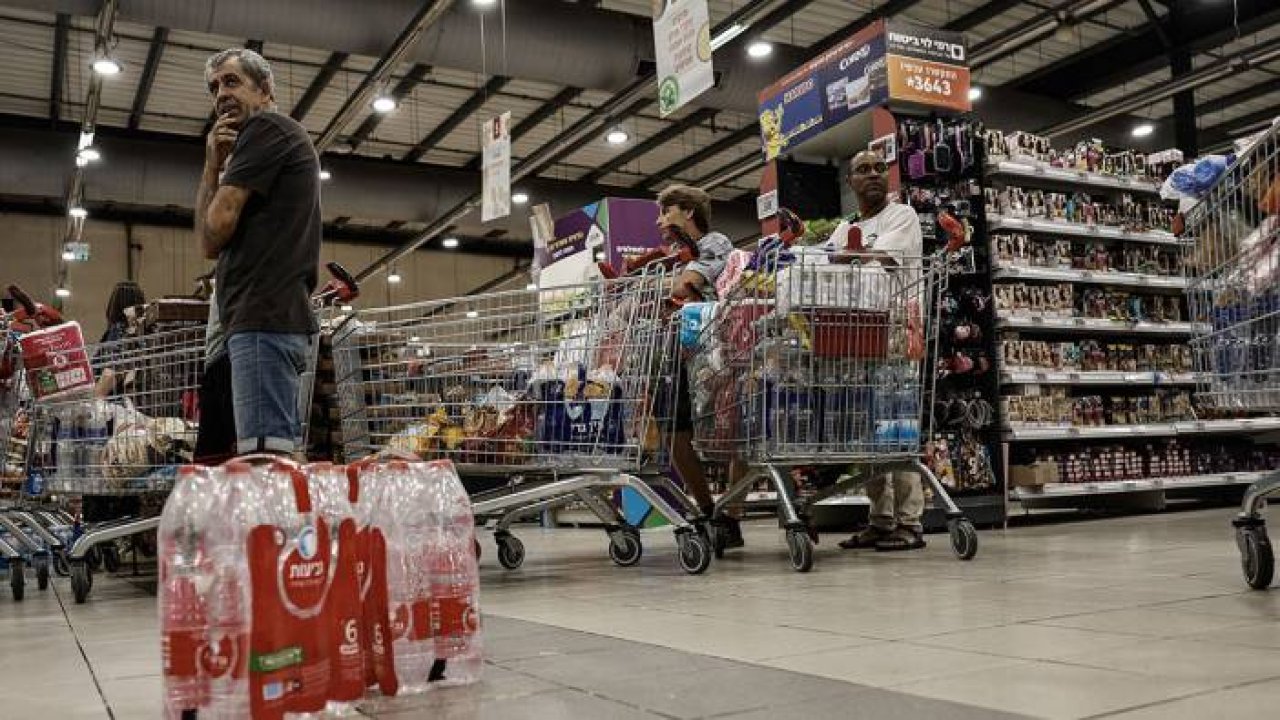 İsrailliler Füze Korkusuyla Marketlere Koştu