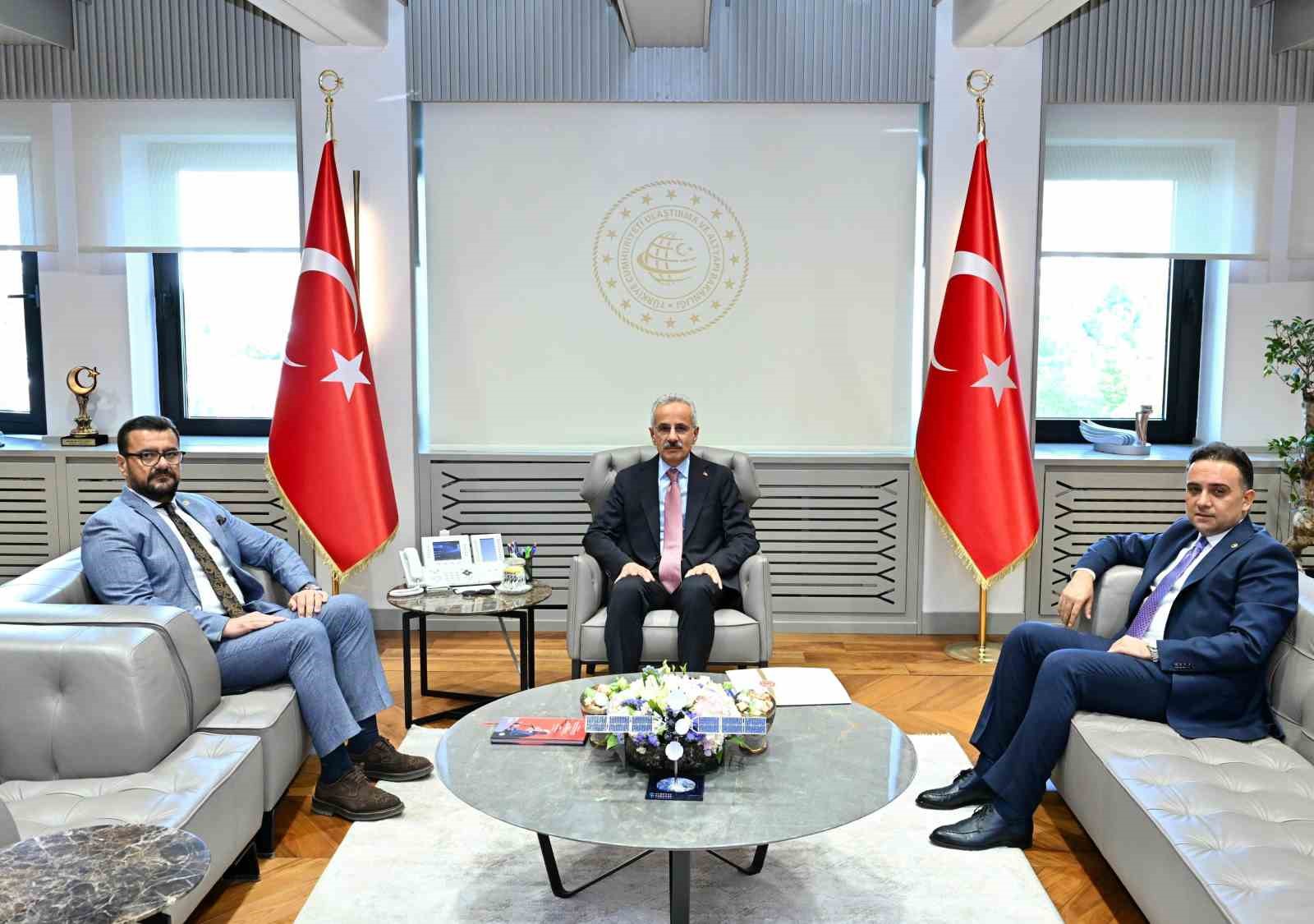 Bakan Uraloğlu ile kritik görüşme: Manisa’ya ulaşımda yeni adımlar