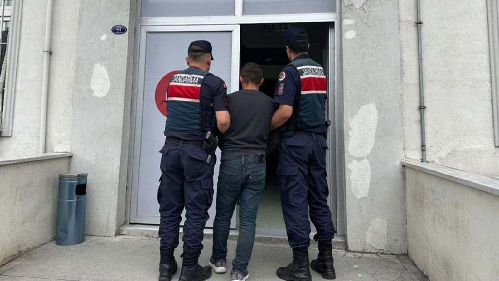 Borçka’da kaçak giriş yapan suç makinesi jandarma operasyonuyla yakalandı