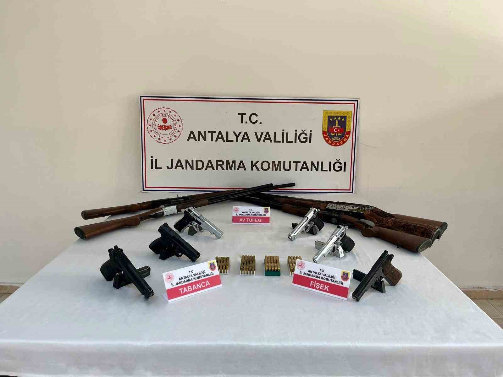 Kaçak silahlar Serik’te ortaya çıkarıldı: Operasyon tam gaz