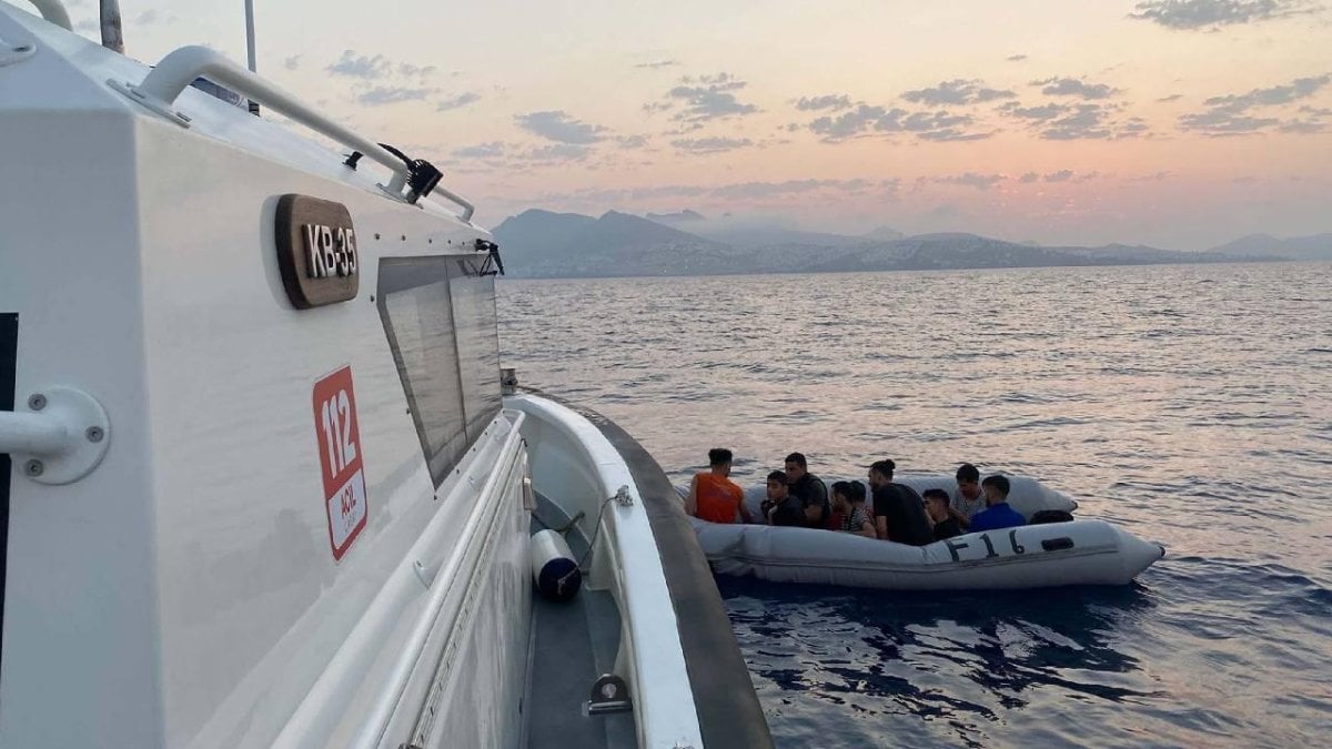 Datça açıklarında can pazarı: 14 düzensiz göçmen kurtarıldı