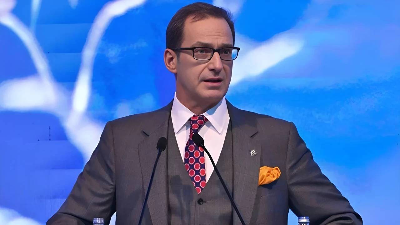 Ömer Koç'un Lüks Yat Tatili: Meserret III ile Yalıçiftlik Açıklarında Görüntülendi