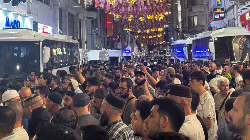 Zeynep Altıok'tan LeMan'daki Protestoya Madımak Benzetmesi: 