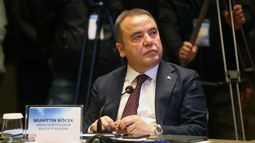 Muhittin Böcek’ten ilk mesaj: Toroslar gibi dik duruyorum