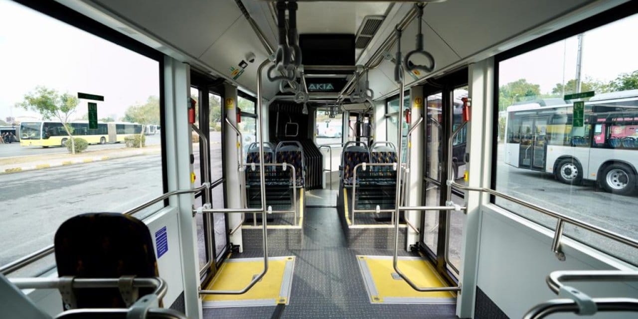 Sakarya metrobüsle ulaşımda devrim yaptı: Ücretsiz seferlerle başladı