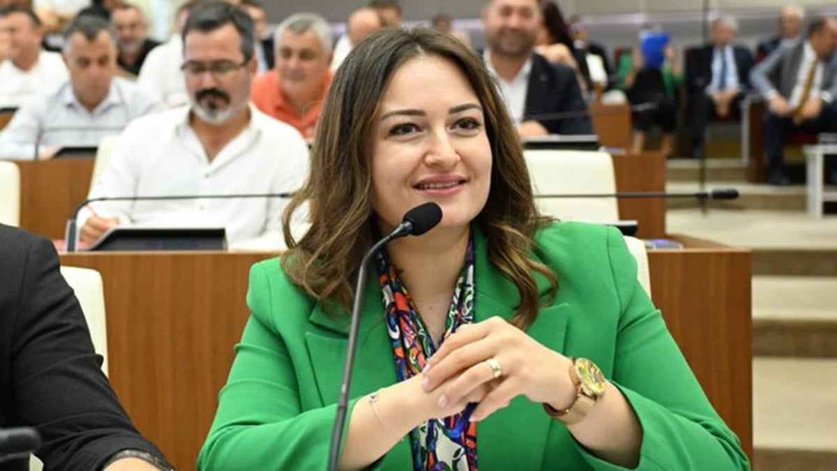 Başkan vekili seçildi, eşi ve babası belediyedeki görevlerini bıraktı