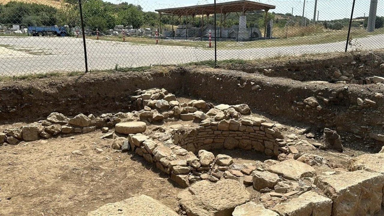Çanakkale Parion Antik Kenti'nde 11. Yüzyıla Ait Mezar Grubu Keşfedildi