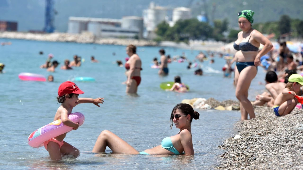 Antalya’da cuma günü kavuracak sıcaklık: 45 dereceyi geçebilir!