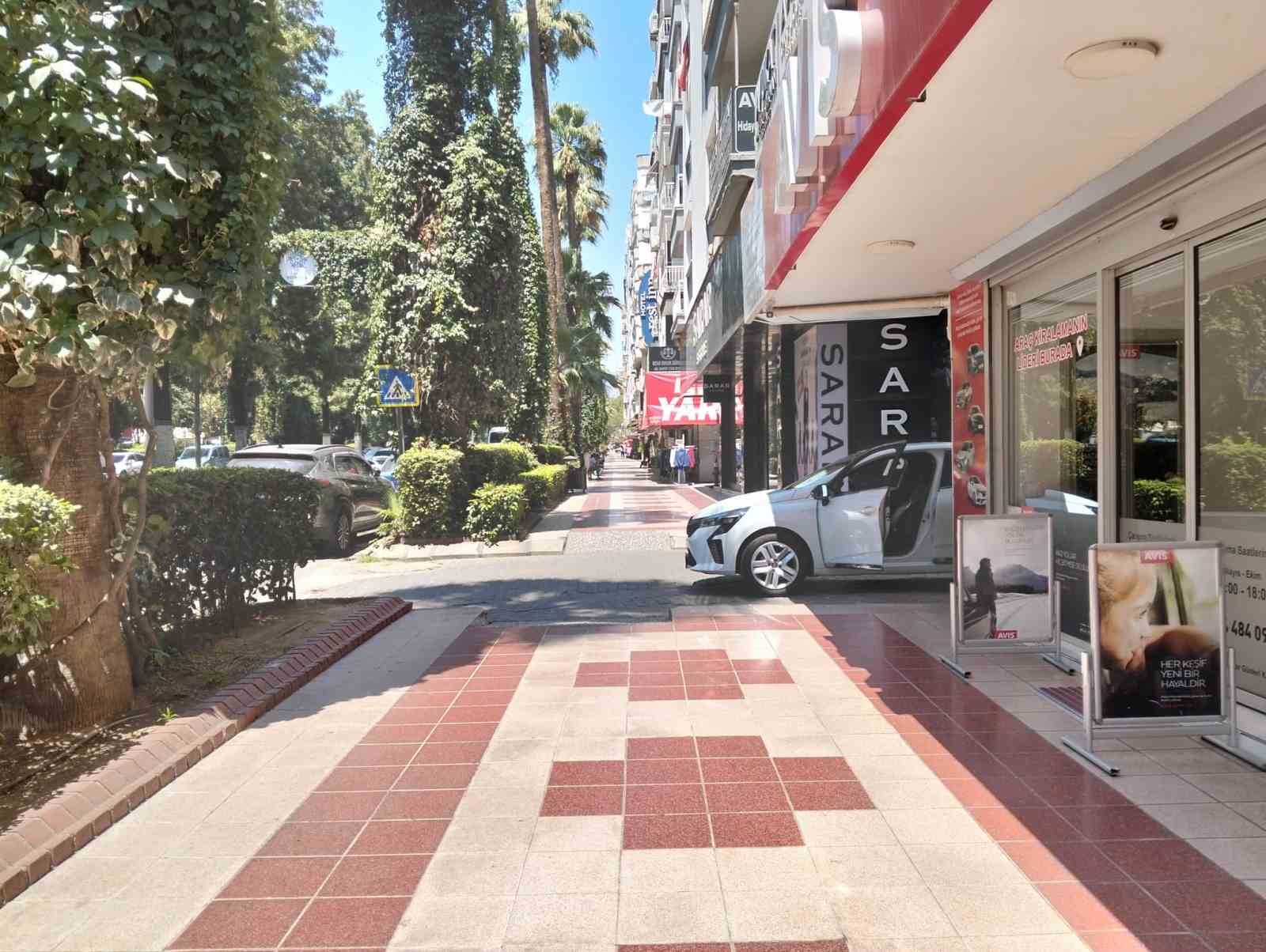 Aydın'da termometreler 43 dereceyi gösterdi: Şehir hayalet kente döndü