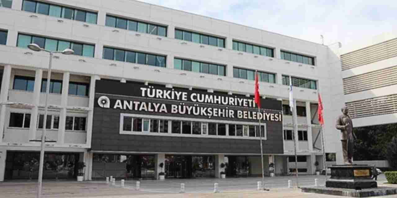 Muhittin Böcek’in Gelini Gözaltında: 3 Kişiyle Birlikte Adliyeye Sevk Edildi