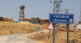 Sakarya'da saldırıya uğrayan işçiler köylerinde döndü, jandarma köyün girişini dışarıya kapattı