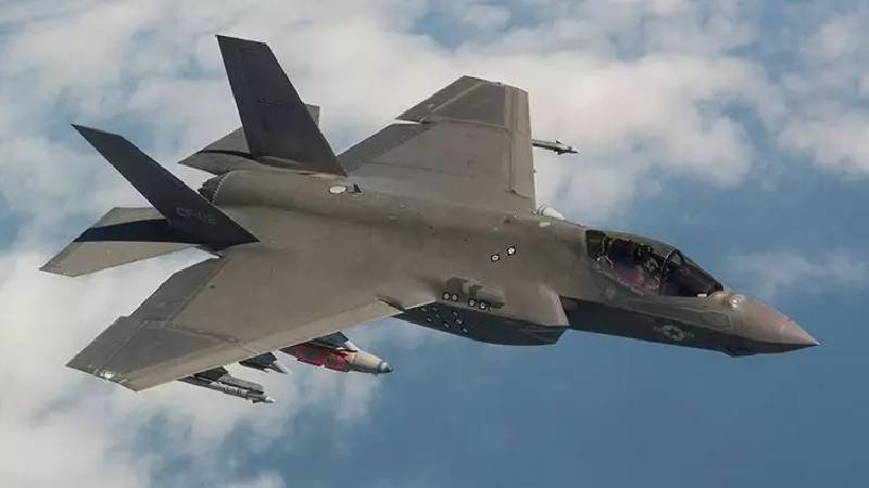 Japonya Kagoshima Havalimanında İngiliz savaş uçağı pistte 20 dakika bloke oldu