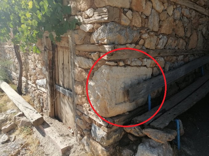 Antik taşlardan köy inşa etmişler!