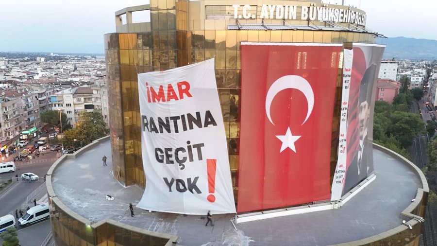 CHP'den göndermeli pankart: 