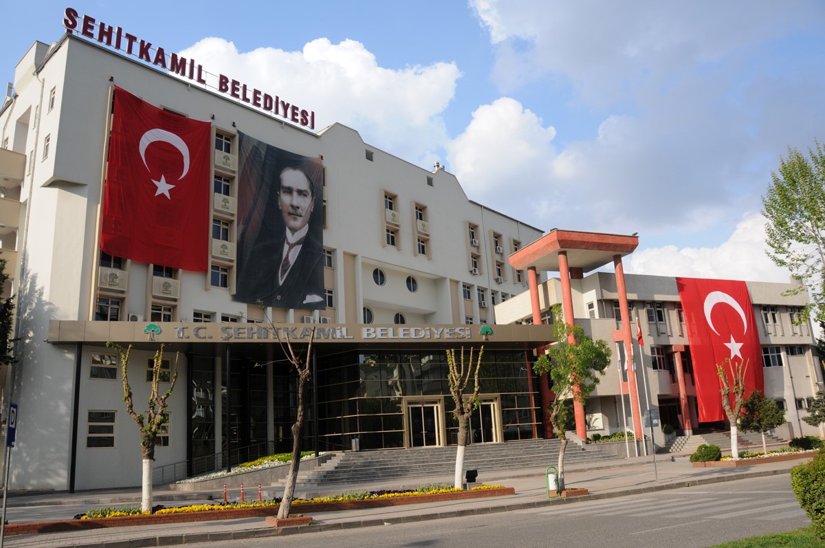 AK Parti'ye geçen belediyeden tartışmalı kadro dağıtımı!