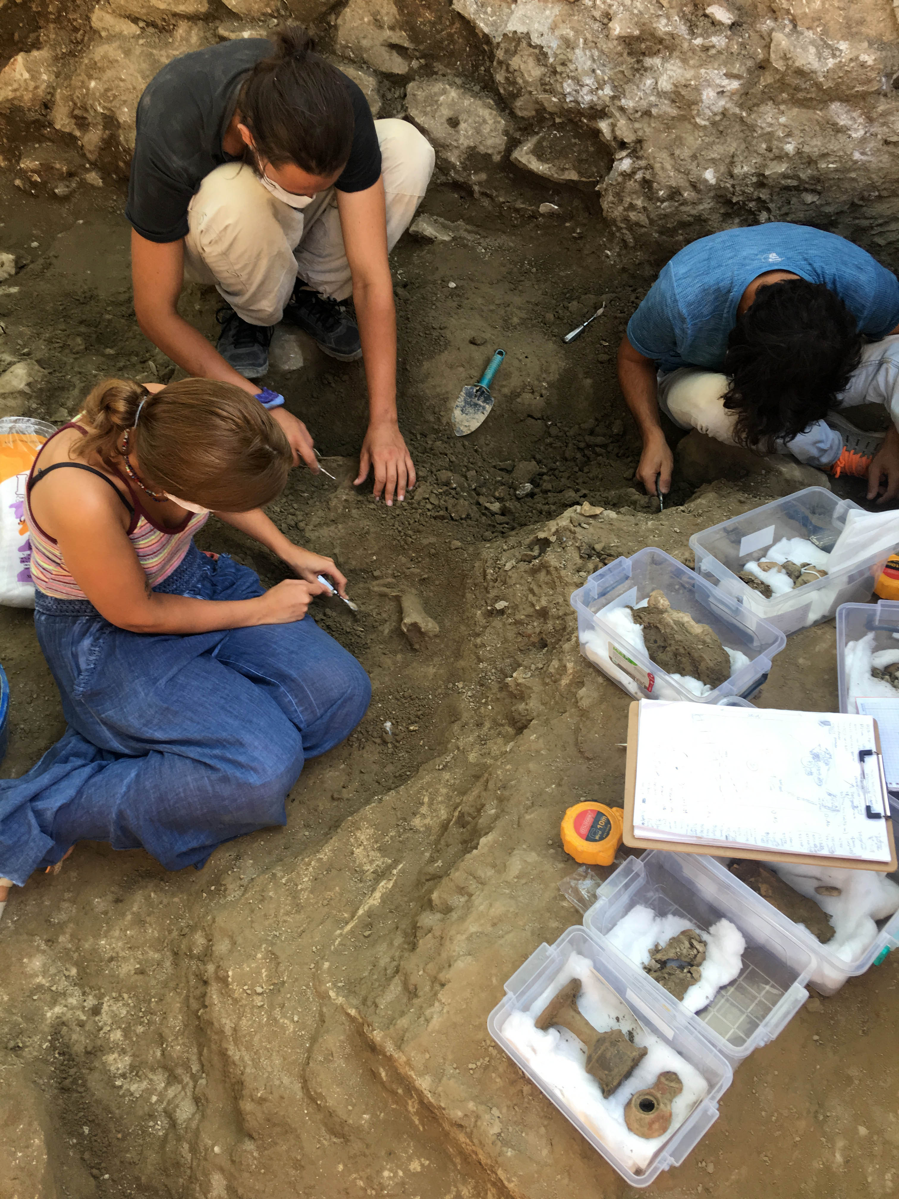 Antalya'daki Myra Antik Kenti'nde 2200 yıllık eserler bulundu