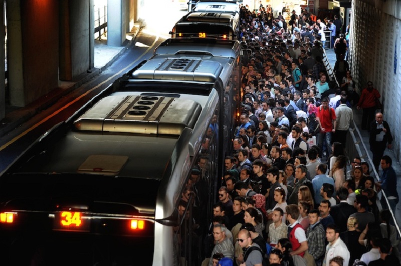 İstanbul'da Otobüslerde ayakta yolcu kapasitesinin 1/3'üne kadar yolcu alınacak