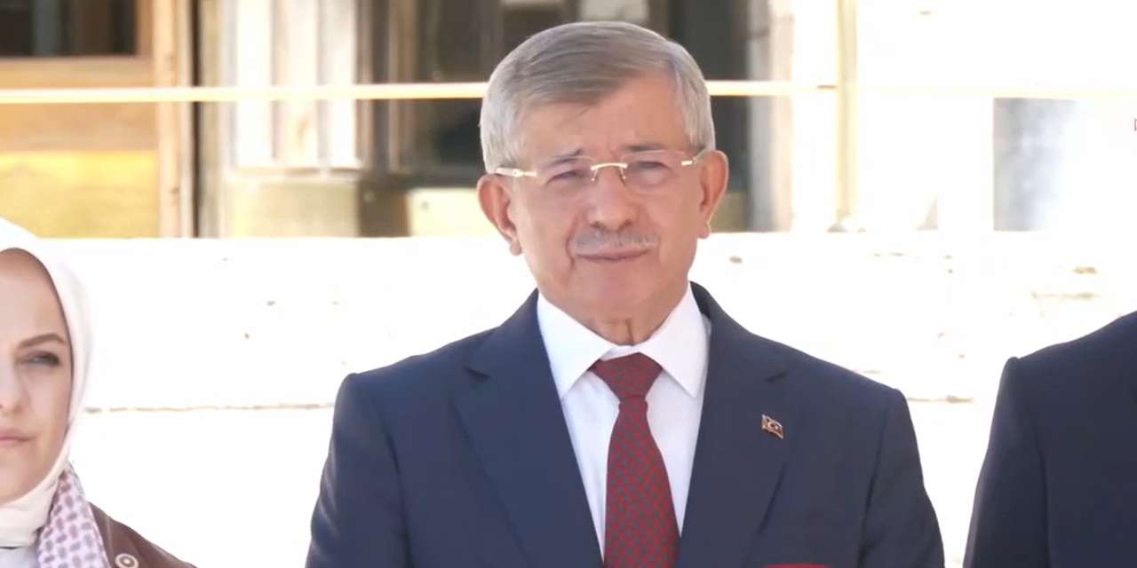 Ahmet Davutoğlu: 