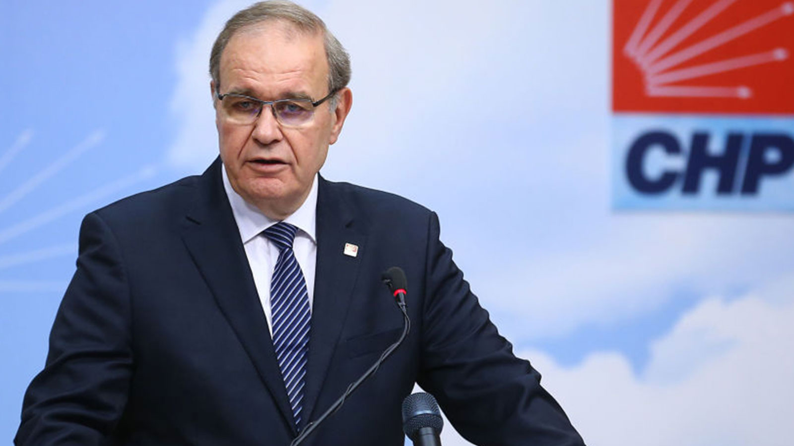 Faik Öztrak, koronavirüs testinin pozitif çıktığını duyurdu!