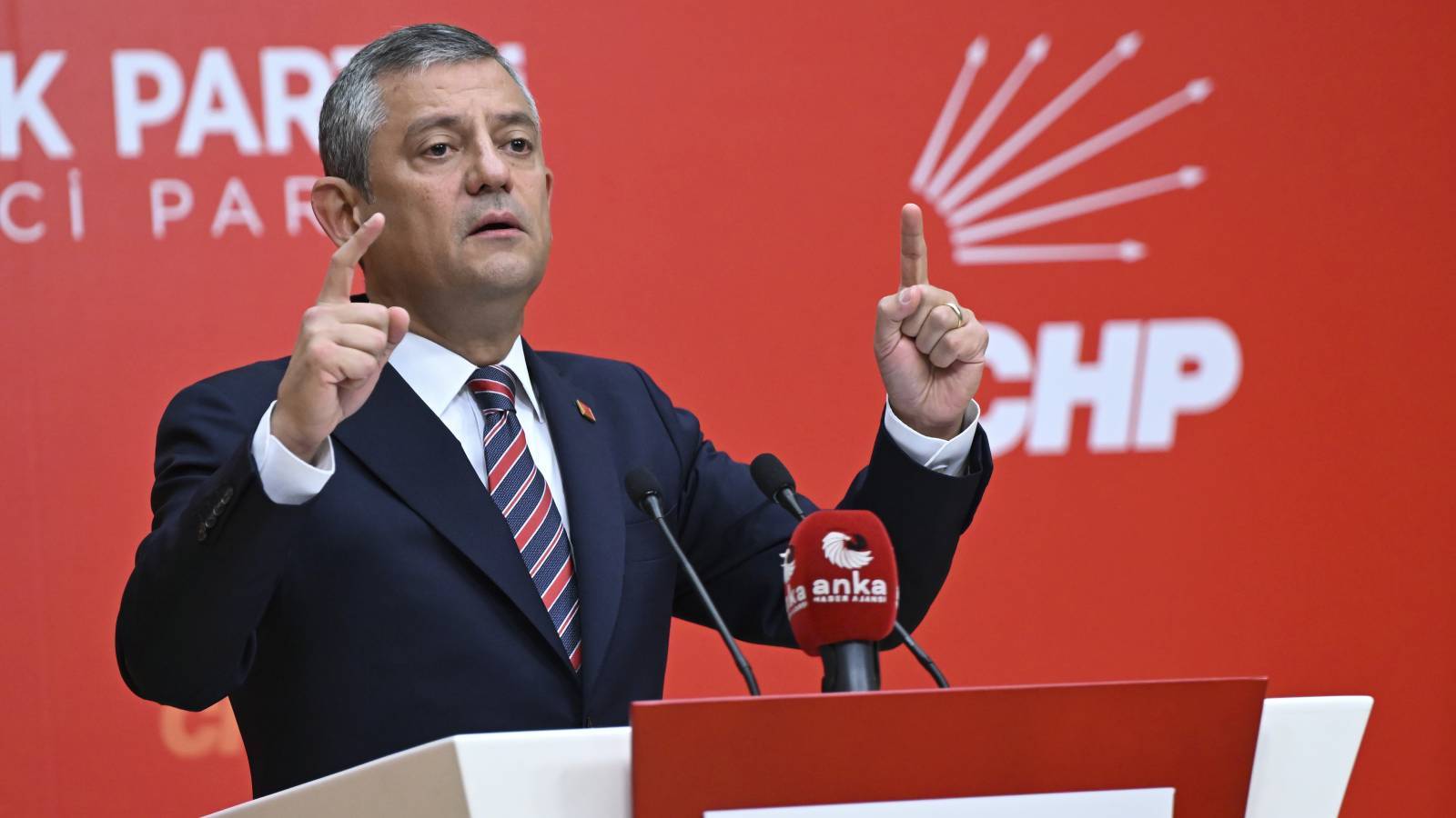 CHP Lideri Özel'den Bayrampaşa Operasyonuna Sert Tepki: 