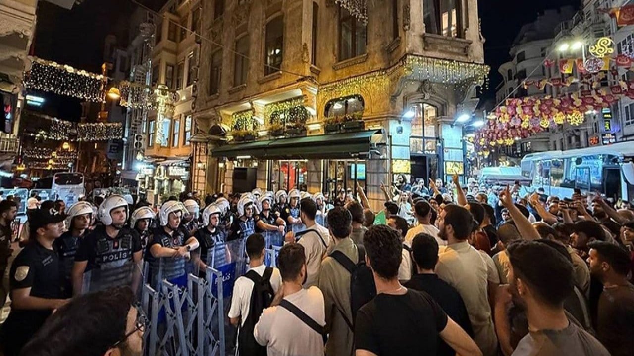 Leman Dergisi Çizer ve Yöneticilerine 'Halkı Kin ve Düşmanlığa Tahrik' Suçlamasıyla Hapis İstemi