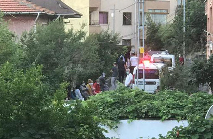 Alışverişten döndü, çocuğunu atkı ile asılı buldu!
