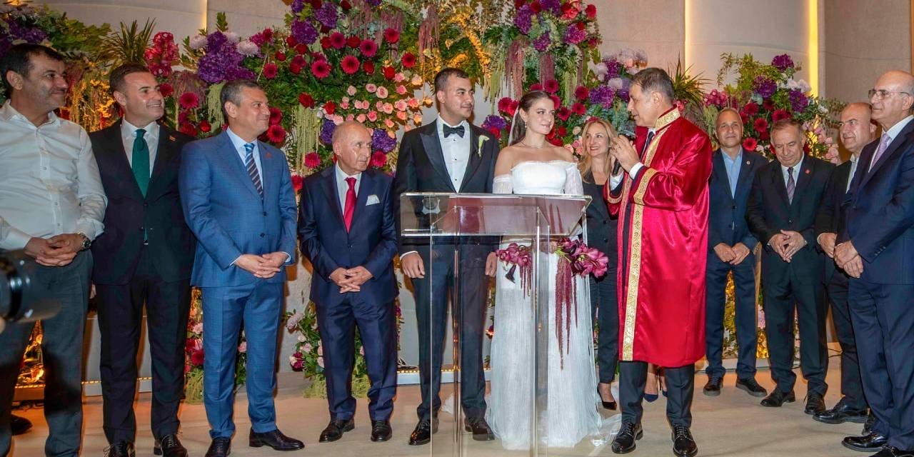 Özgür Özel, Cemil Tugay’ın kızının düğününde nikah şahitliği yaptı