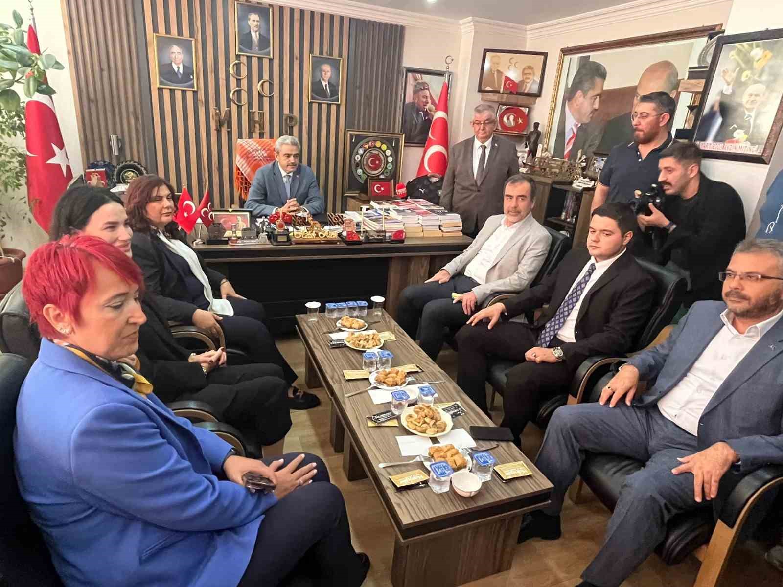 Çerçioğlu resti çekti: Hizmetin önünde duranı sel götürür