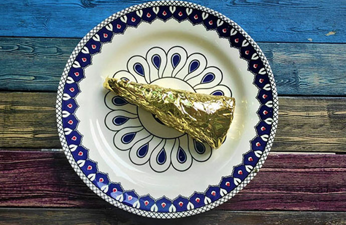 Altın kaplamalı baklavanın dilim fiyatı dudak uçuklattı!