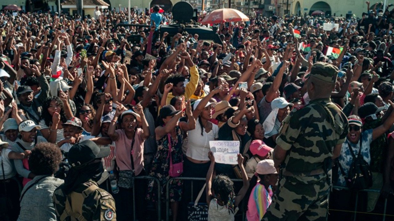 Madagaskar’da Z Kuşağı Protestosu Sonrası Ordu İktidarı Ele Geçirdi! Darbe Sonrası Ordu Sahnede!