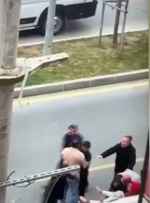 Başakşehir’de korkunç kavga: Baba çocuğunun gözleri önünde darp edildi