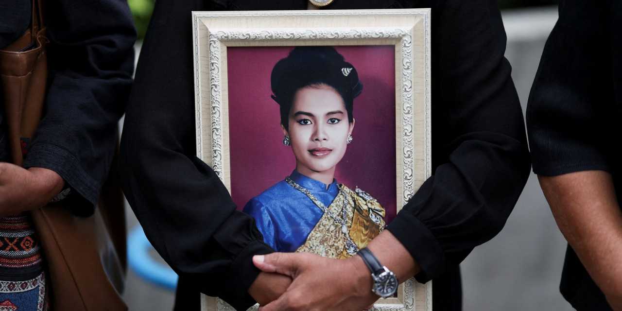 Tayland Kralı Maha Vajiralongkorn'un Annesi Kraliçe Sirikit Vefat Etti: Bir Yıl Yas İlan Edildi