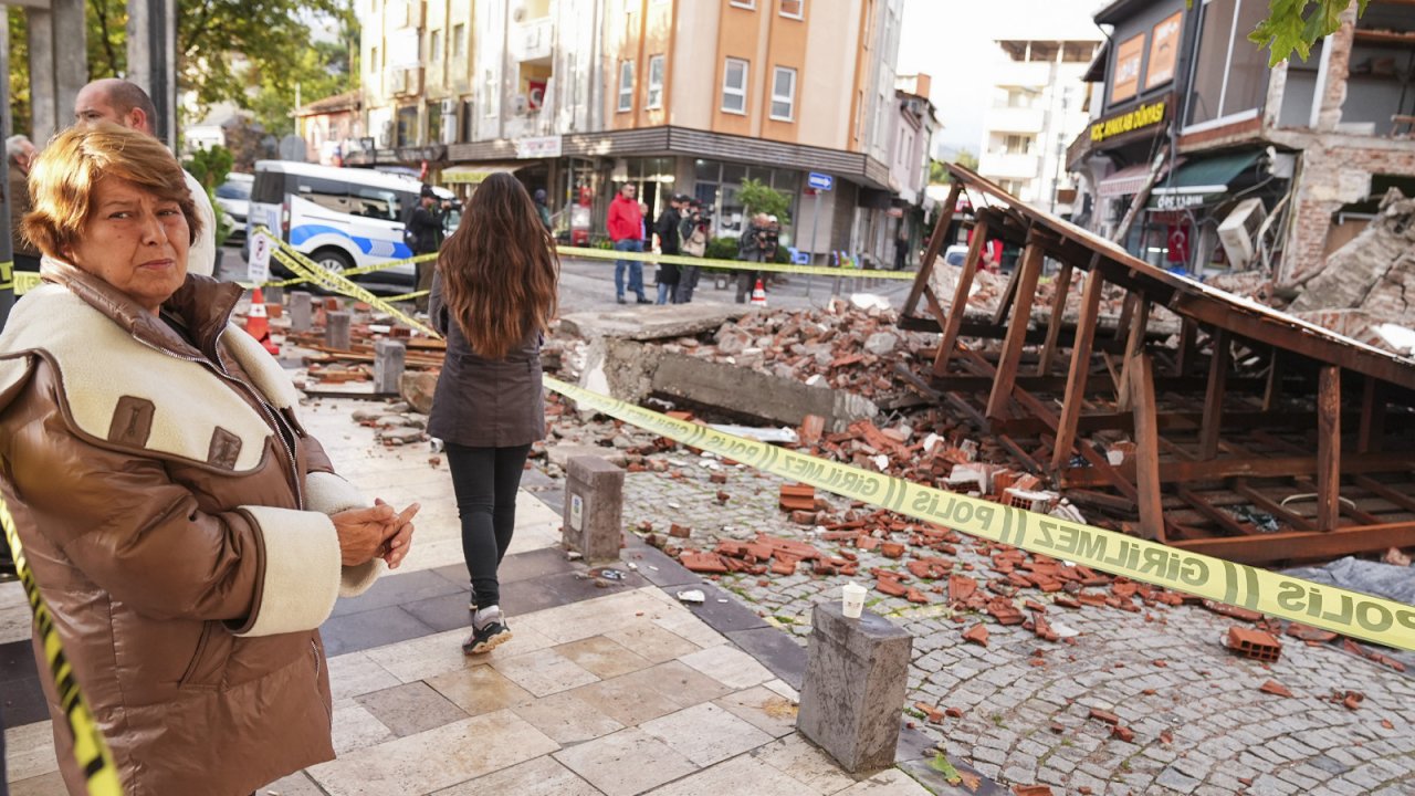 Balıkesir 330 Artçıyla Sarsılıyor! Sındırgı’daki Depremin Ardından Panik Devam Ediyor!