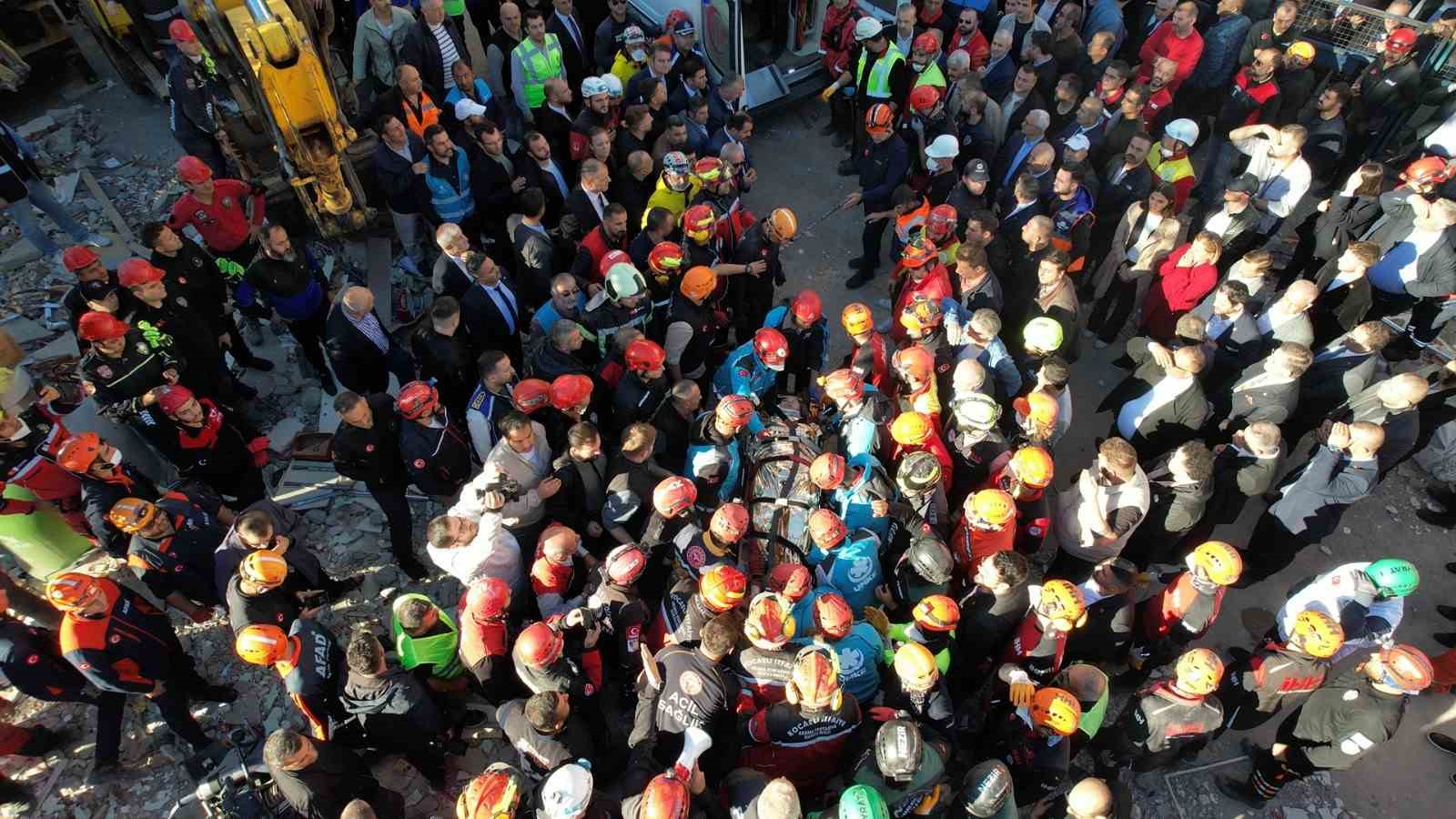 Gebze’de enkazdan 18 yaşındaki Dilara sağ çıkarıldı, iki kardeşi maalesef yaşamını yitirdi