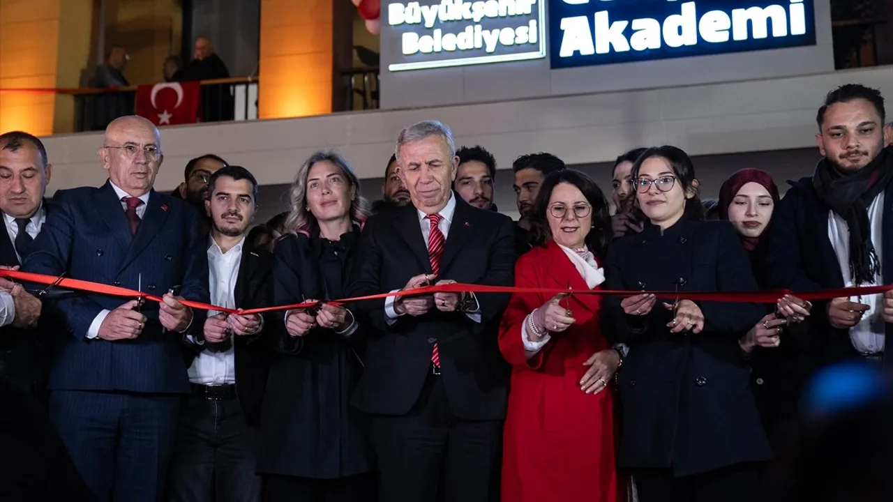 Ankara’da Cumhuriyet Bayramı coşkusu: Zafer Genç Akademi hizmete açıldı