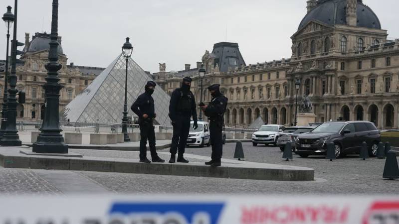 Louvre Müzesi’ne ek güvenlik önlemleri geliyor