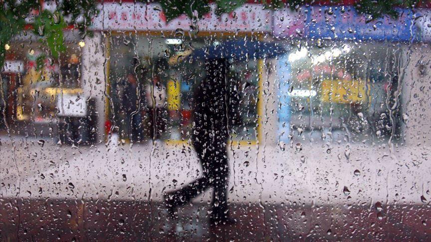 Meteoroloji uyardı: Sıcaklıklar düşüyor, gök gürültülü sağanak yağış geliyor